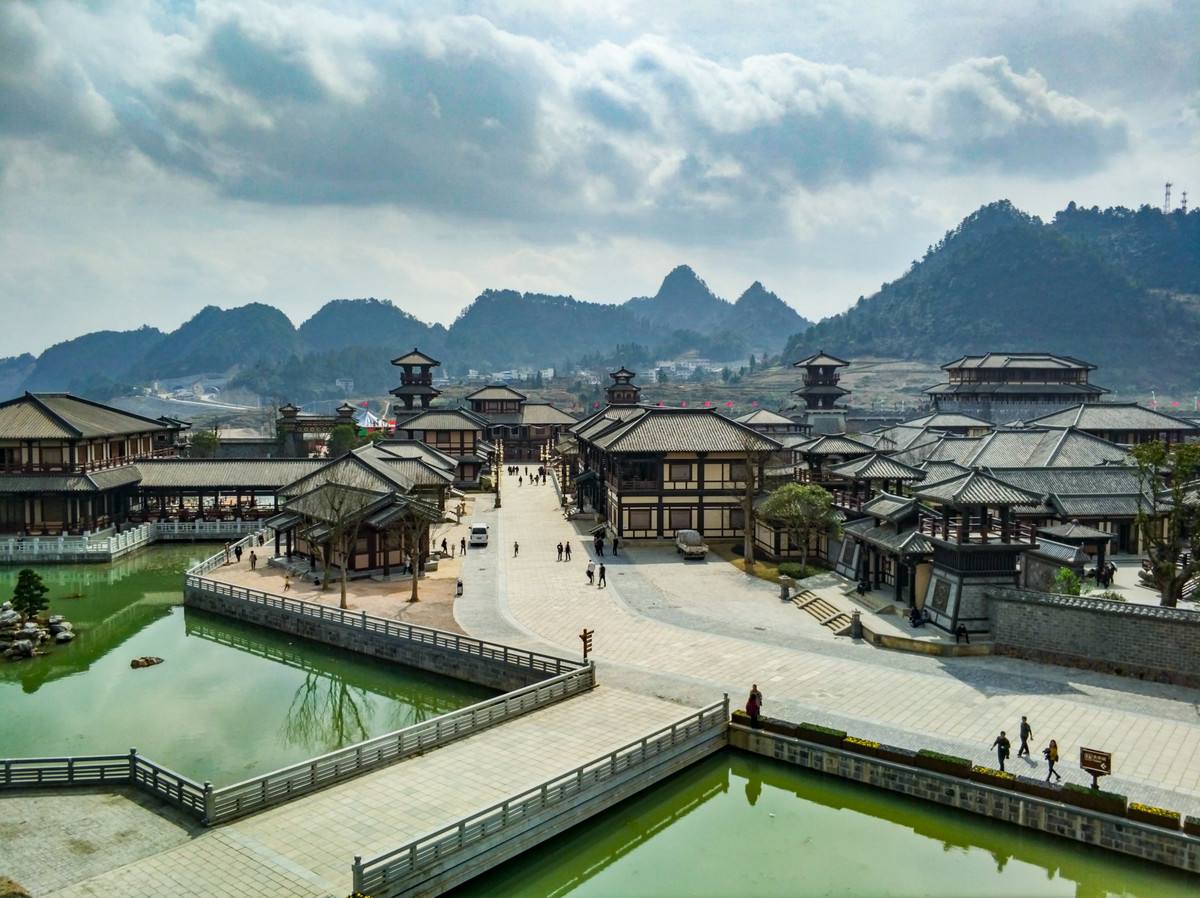 八月桂花遍地开